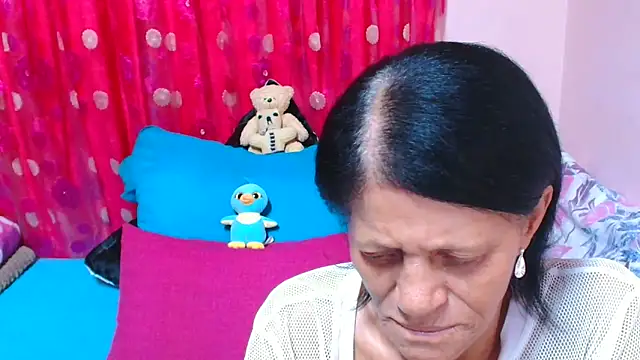 SLUTTYROXY: онлайн-секс-чат