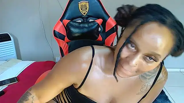 Chat +18 de Queen_Nicky ao vivo