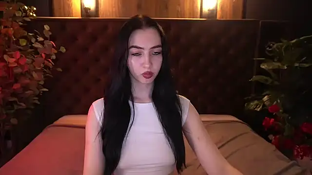 WildKittenX_ Adlı Modelin Canlı XXX Sohbeti