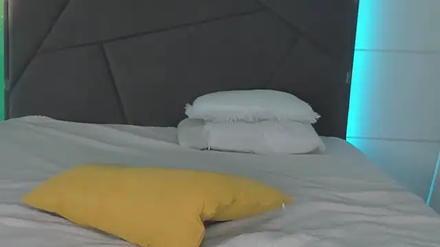 HollyTailors élő XXX-chatje