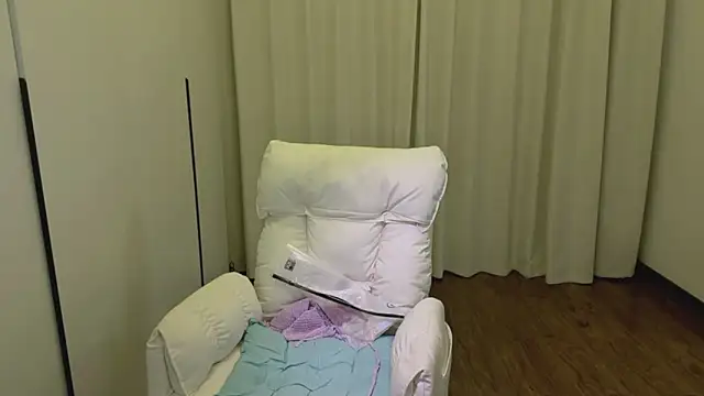 Onecutelittle's Live XXX Chat