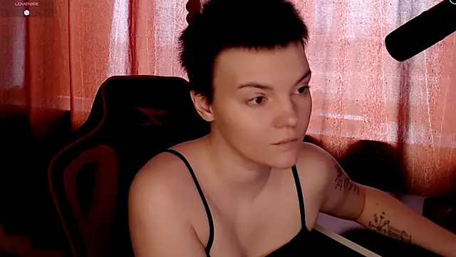 KrisNealのライブXXXチャット