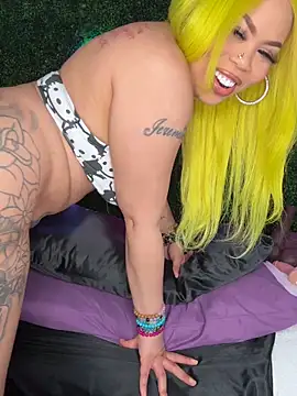 RenaThickAss élő XXX-chatje