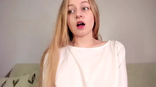 MiaMews Chat XXX in diretta