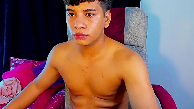 XXX chat uživo modela Aless_bigg