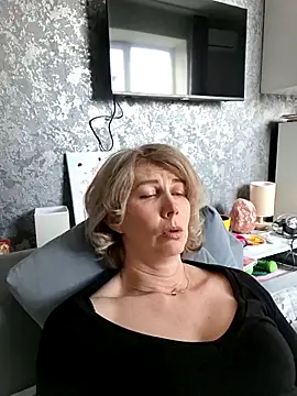 stellahere8: απευθείας συνομιλία ΧΧΧ