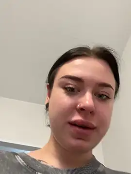 AlishaOfThorns Adlı Modelin Canlı XXX Sohbeti