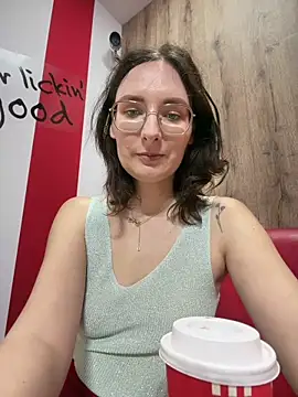 The_Snowwhitee Show in webcam