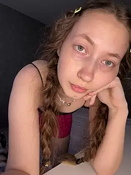 XXX chat uživo modela Holy_Poly