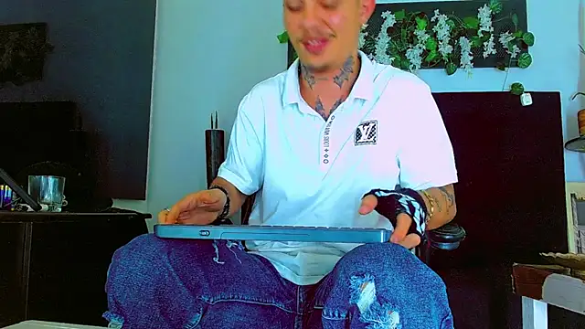 HannibalLester 网络视讯表演