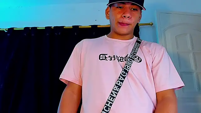 Aless_bigg live XXX chat