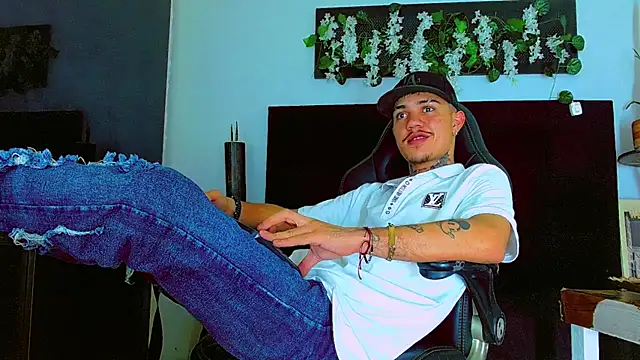 HannibalLester élő XXX-chatje