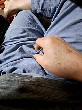 Show modela zxc9090zxc na web-kameri