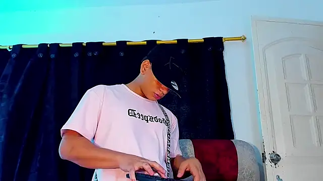 Aless_bigg Webcamshow