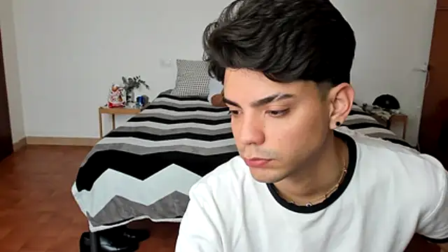 dylancrugerx Show Webcam