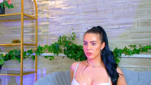 Chat +18 de IngridMyst ao vivo