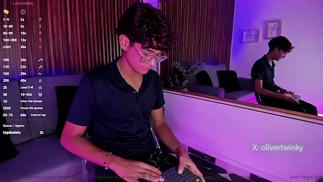 Oliver20__n Live XXX chat