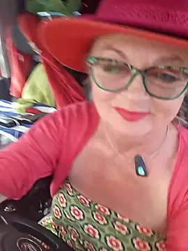 Hot-Muci: онлайн-секс-чат