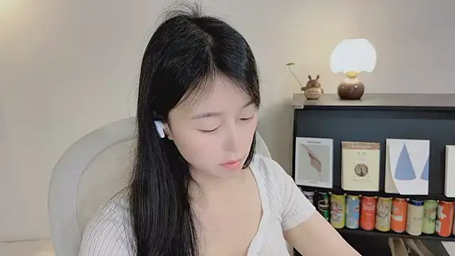 Onechestnut élő XXX-chatje