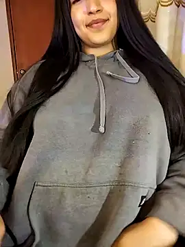 Онлайн чат XXX FallsForHerSmile