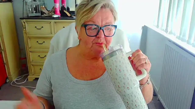 BridgetBlueEyes live XXX chat