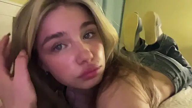 EarthaStinett Adlı Modelin Web Kamerası Şovu