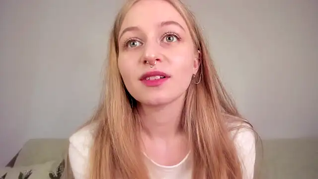 MiaMews' Live XXX Chat