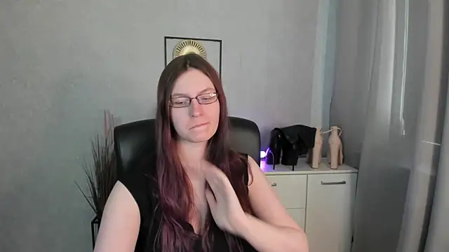 emmaxDelight Adlı Modelin Canlı XXX Sohbeti