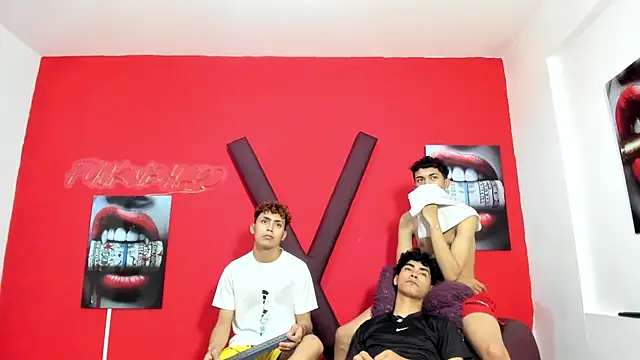 Chat +18 de AVENGER_BOYS2026 ao vivo