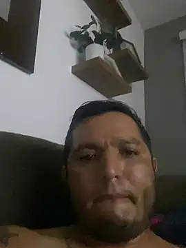 HOTB0Y18 webkamerás műsora