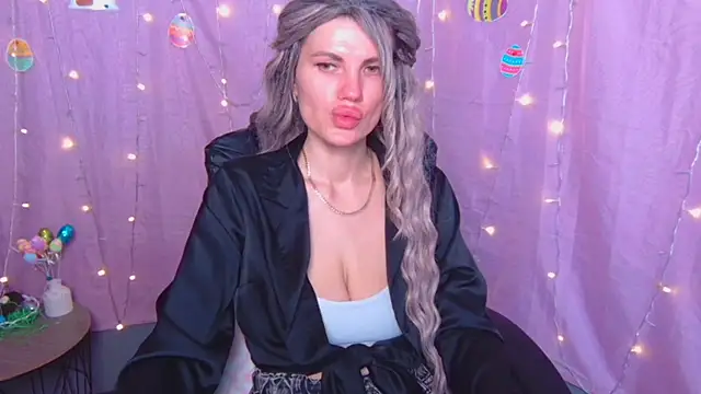 Chatroom XXX en direct de MilaLoona