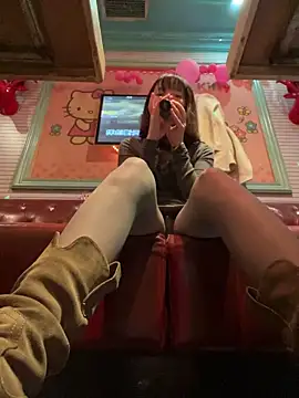 Chat +18 de littleqiu ao vivo