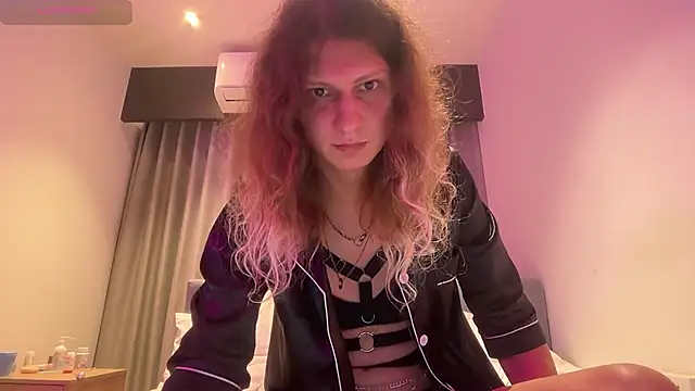 AlicePinkhead Webcam Show