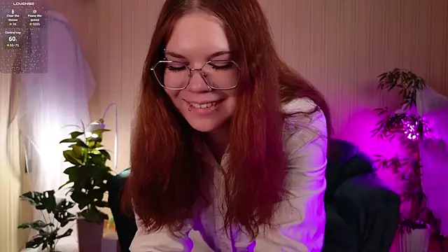 A_Lot_of_Bunny: διαδικτυακό σόου στην κάμερα