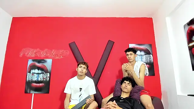 Show de AVENGER_BOYS2026 na webcam