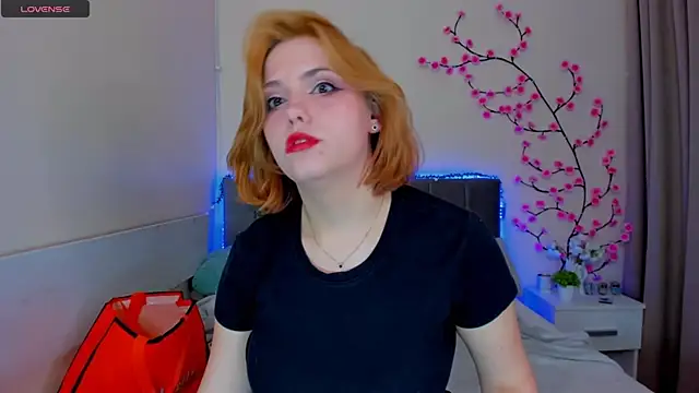 DellaRows' Live XXX Chat