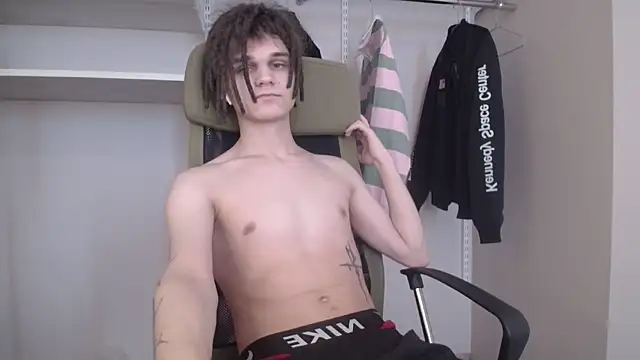 XXX chat uživo modela PeachTree