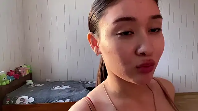 YourMiIa's Live XXX Chat