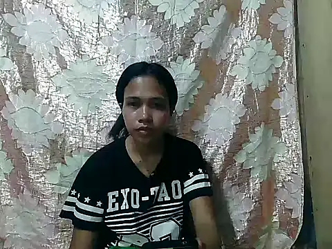 PinaySkinnyGirl live XXX chat