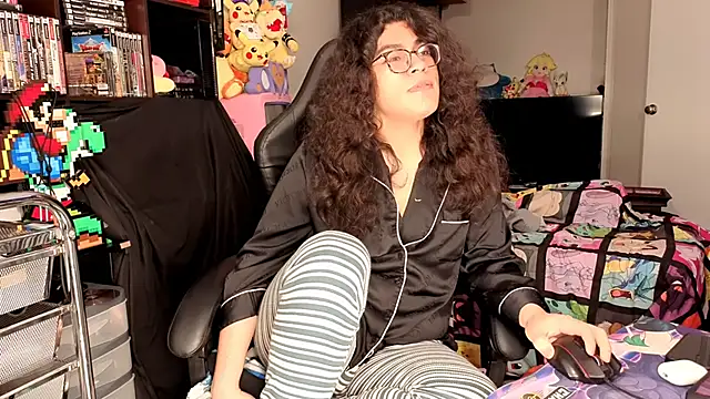 ShinyCherub Show in webcam