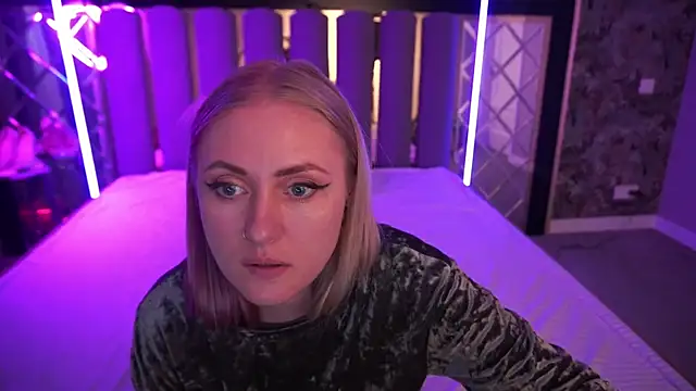 XXX chat uživo modela DramaQuenns