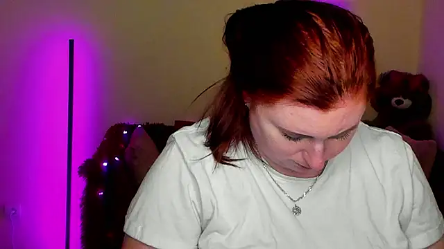 Chat +18 de Alicia_love00 ao vivo