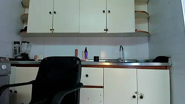 BustyGlow's Live XXX Chat