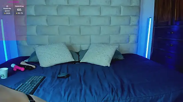 HollyGrey_ élő XXX-chatje