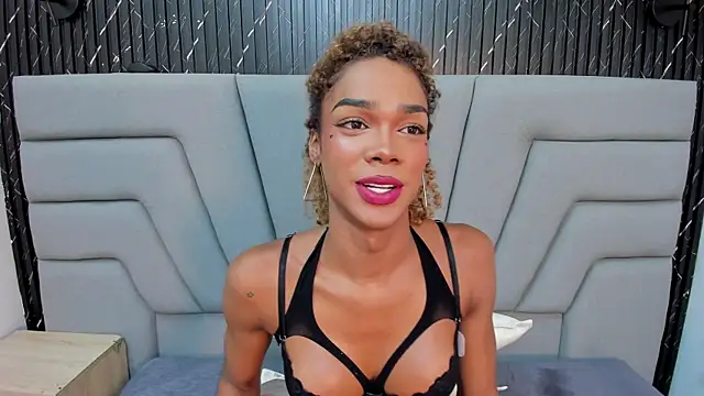 NaomiSteward: διαδικτυακό σόου στην κάμερα