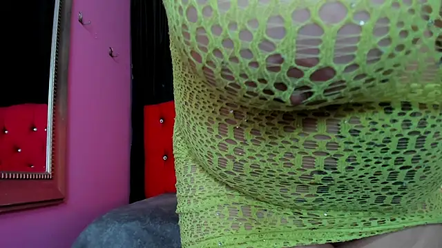 ScarletBigTitties' Live XXX Chat