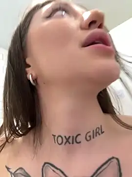 Pokazy przed kamerką – SaintSquirt