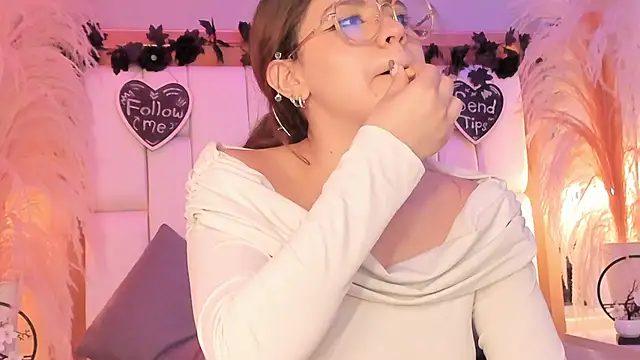 Daphne_And_Roger Chat XXX in diretta