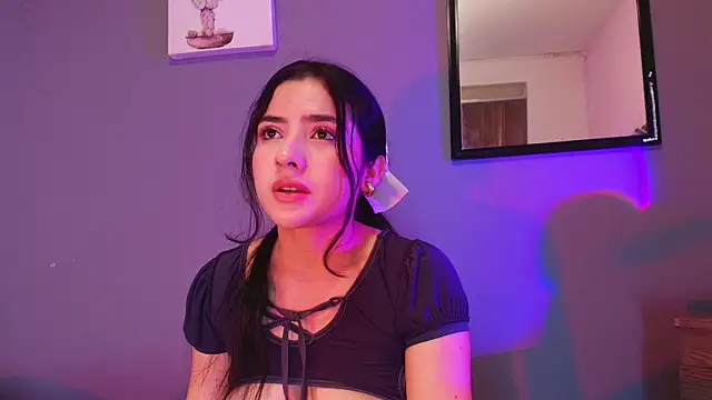 Chat XXX en directo de adara_johnson__