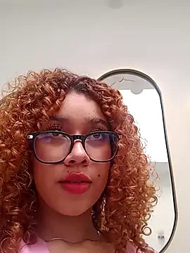 Sienna_brunette 即時 XXX 聊天